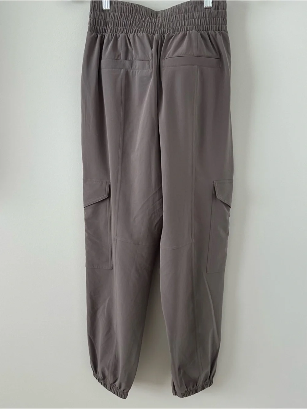 Spanx Out Of Office Cargo Joggers Sweatpants Smoke Taupe Brown Drawstring Small - Picture 12 of 13